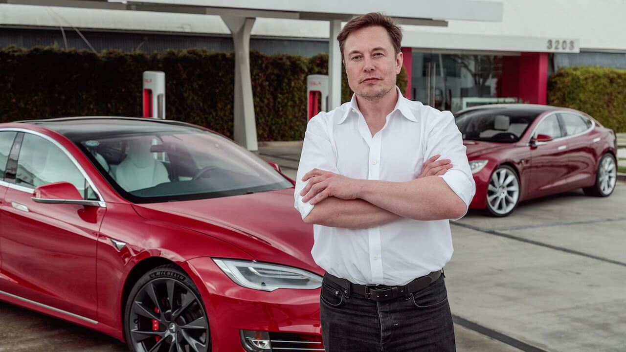 Илон Маск: «Хотели бы поиграть в The Witcher в вашей Tesla?»