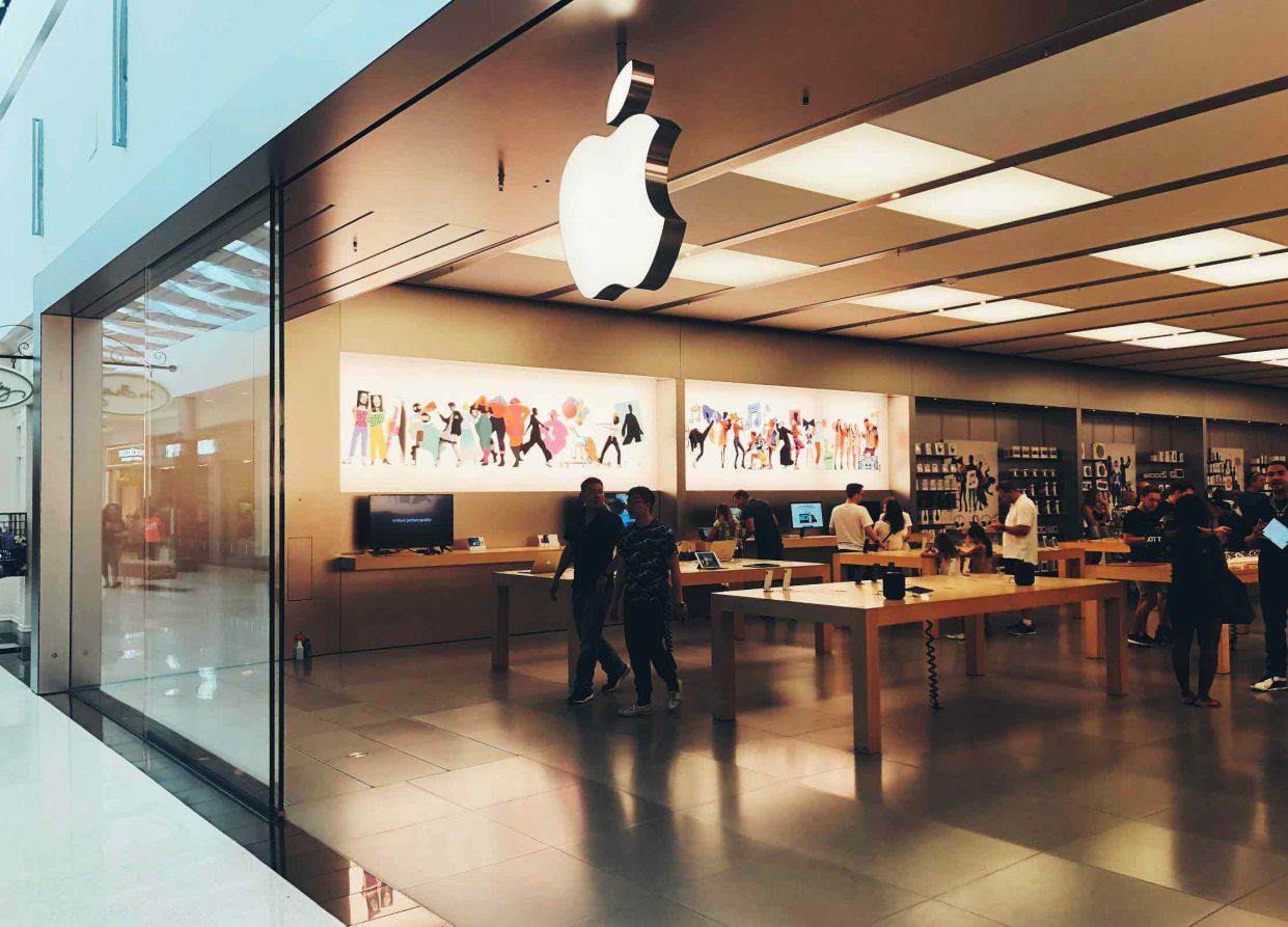 Apple закроет офисы и сеть магазинов в Китае.
