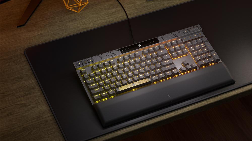 CORSAIR представила настраиваемую клавиатуру K70 MAX и гарнитуру HS80 MAX