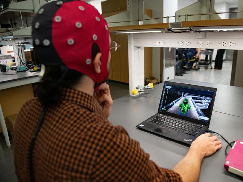 Инженеры Техасского университета в Остине поиграли через интерфейс «мозг-компьютер» в Mario Kart