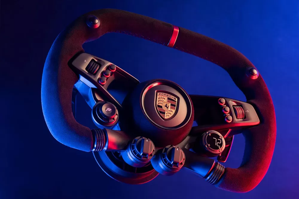 Fanatec представила новое игровое рулевое колесо CSL Elite Porsche Vision GT